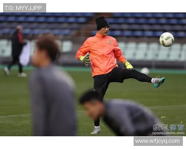 足球球星花式颠球基本功技巧解析提升球感与控球能力的训练方法